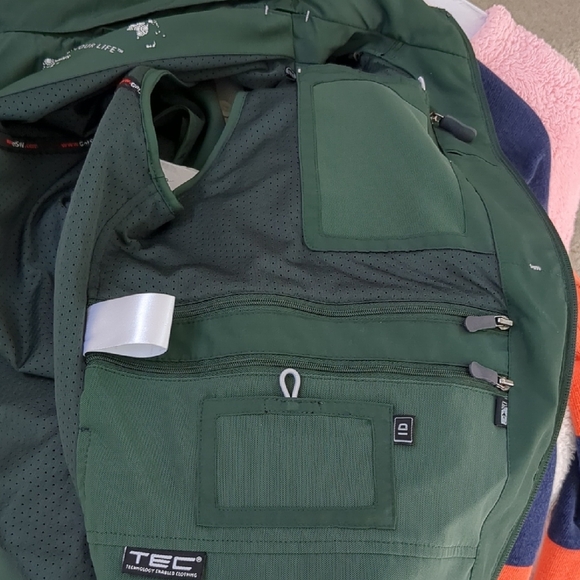 Dark Green High Collar Sleeveless Vest - Picture 7 of 8